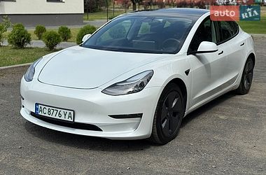 Седан Tesla Model 3 2021 в Луцке
