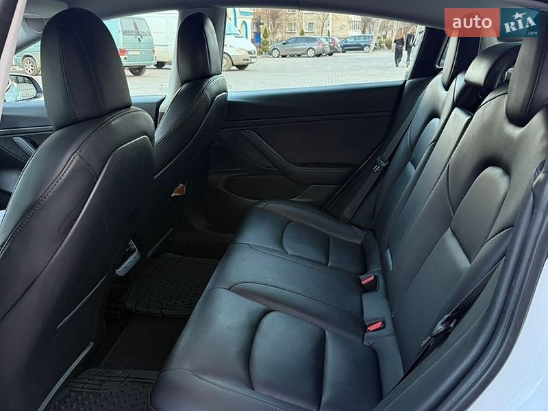 Седан Tesla Model 3 2021 в Луцке