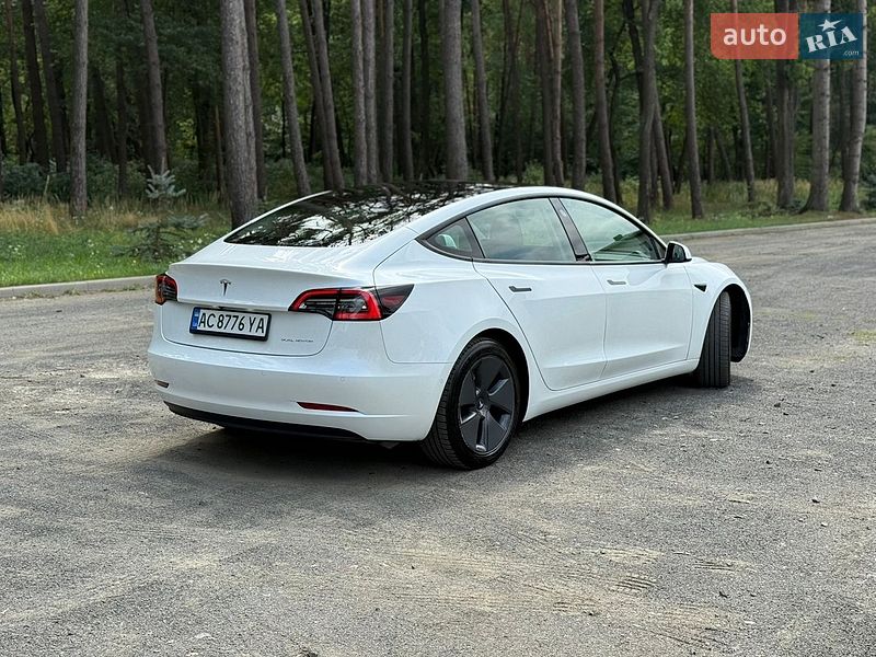 Седан Tesla Model 3 2021 в Луцке