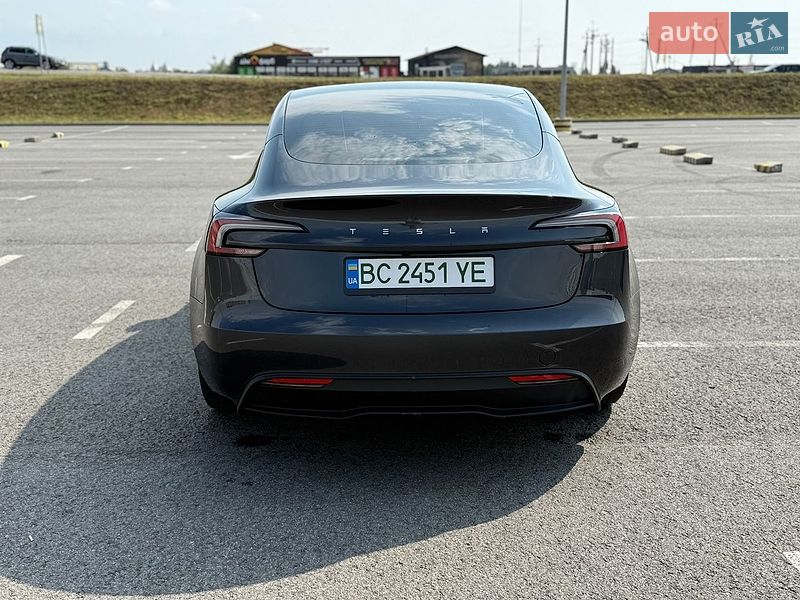 Седан Tesla Model 3 2024 в Львові