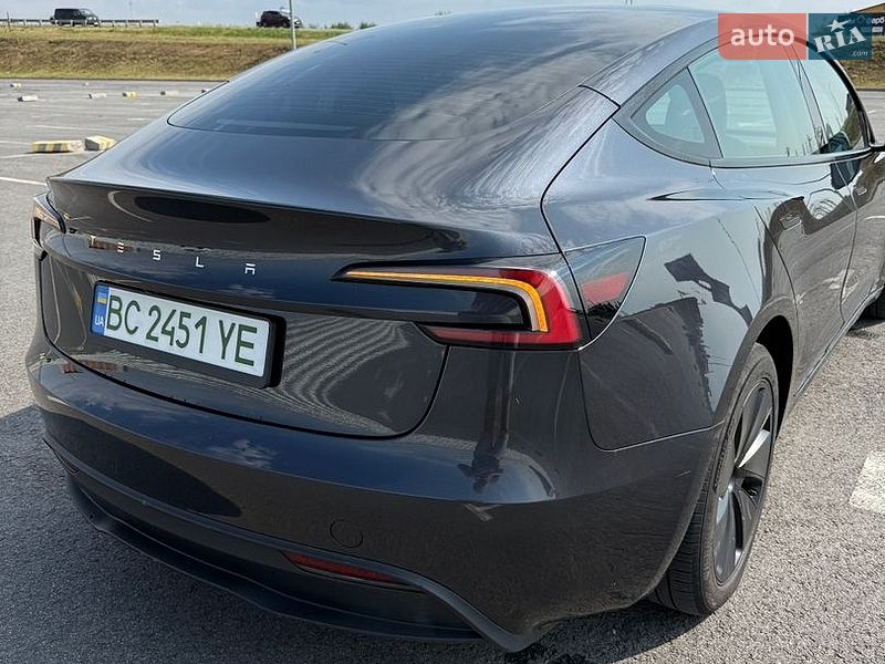 Седан Tesla Model 3 2024 в Львові