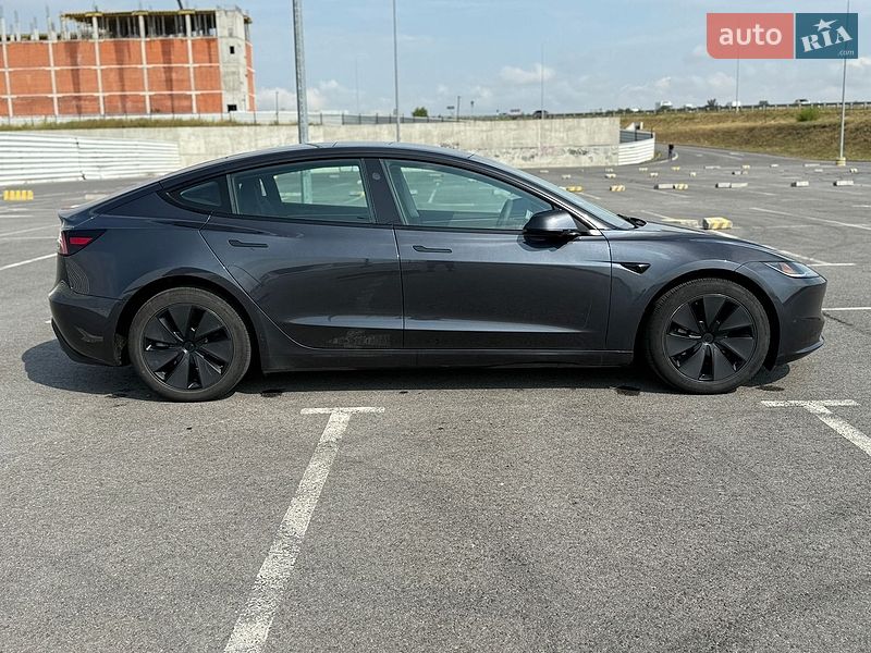 Седан Tesla Model 3 2024 в Львові
