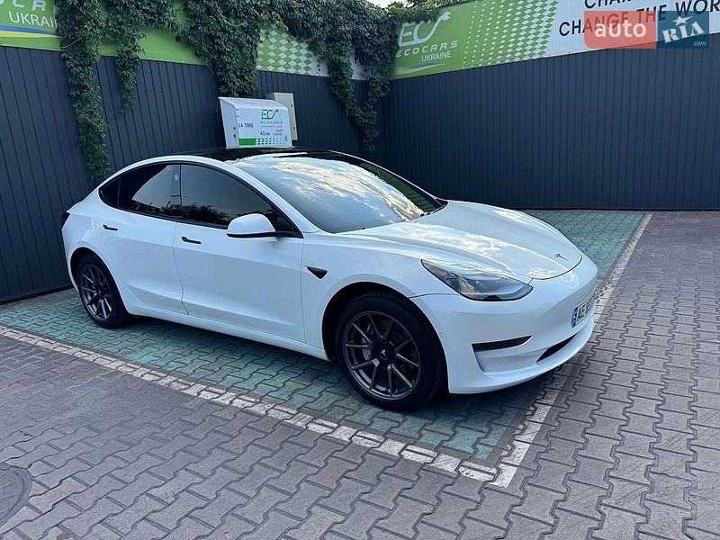 Седан Tesla Model 3 2021 в Каменском