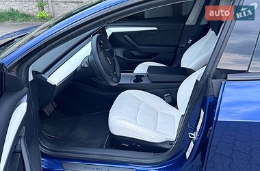 Седан Tesla Model 3 2021 в Городке
