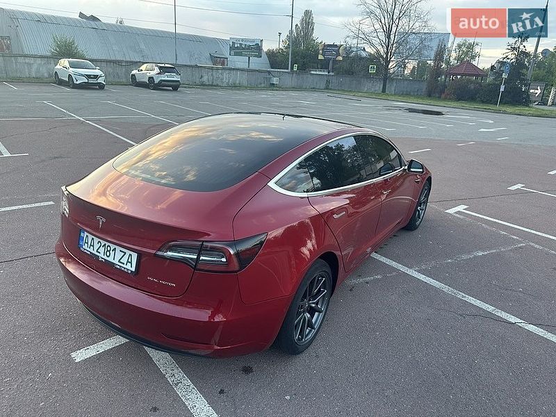 Седан Tesla Model 3 2018 в Львове