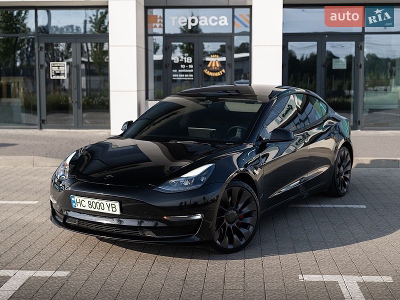 Седан Tesla Model 3 2023 в Львові