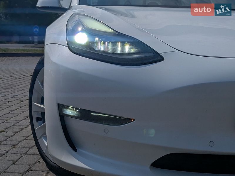 Седан Tesla Model 3 2021 в Ивано-Франковске