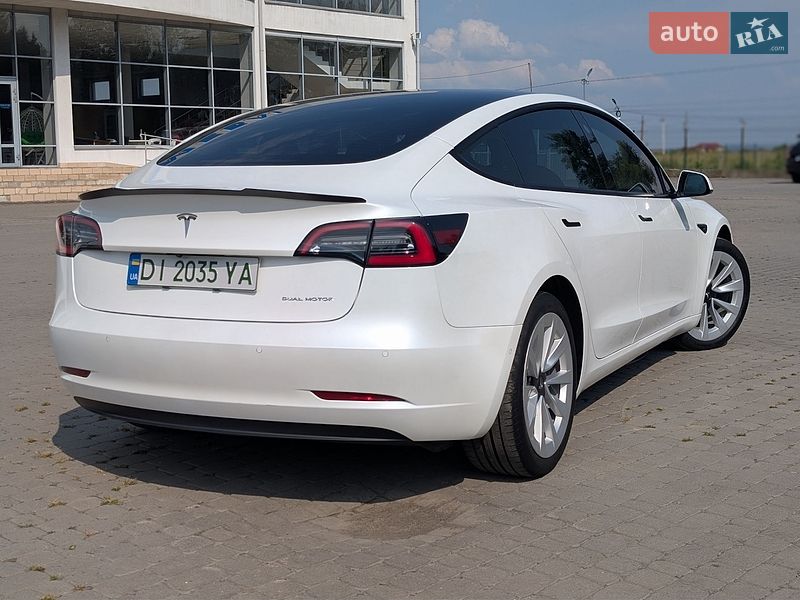 Седан Tesla Model 3 2021 в Ивано-Франковске