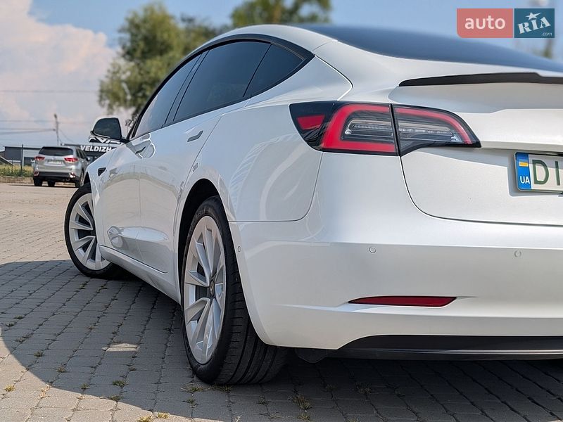 Седан Tesla Model 3 2021 в Ивано-Франковске