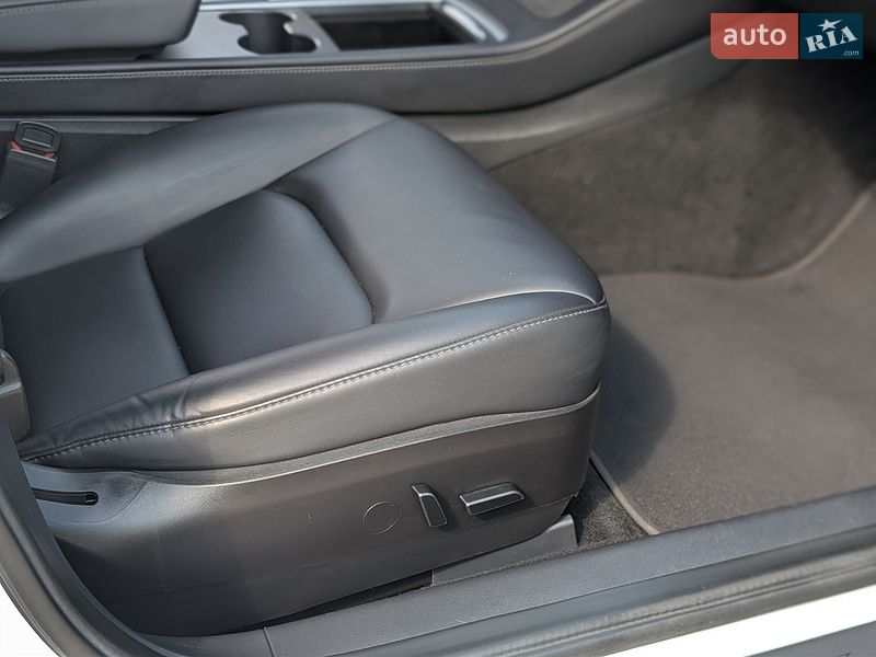 Седан Tesla Model 3 2021 в Ивано-Франковске