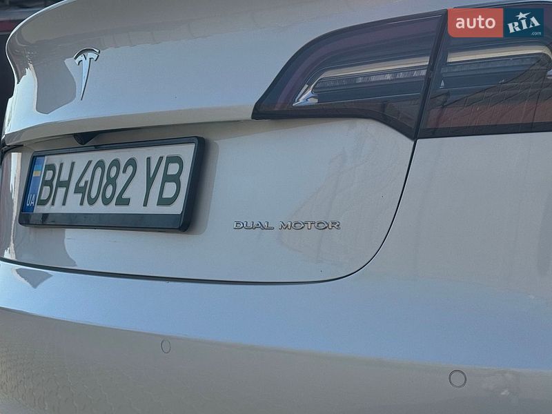 Седан Tesla Model 3 2022 в Чорноморську