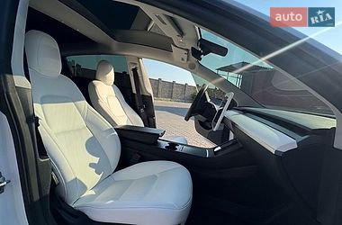 Седан Tesla Model 3 2022 в Чорноморську