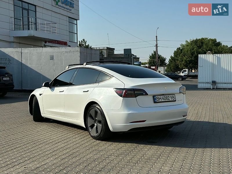 Седан Tesla Model 3 2022 в Чорноморську