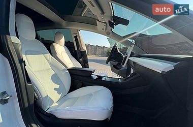 Седан Tesla Model 3 2022 в Чорноморську