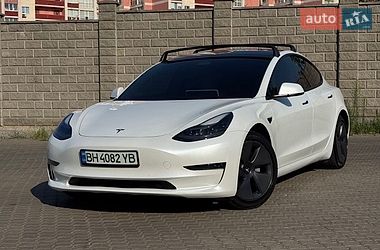 Седан Tesla Model 3 2022 в Черноморске