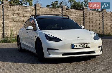Седан Tesla Model 3 2022 в Чорноморську