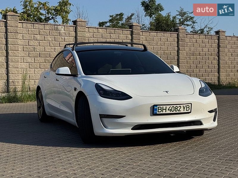 Седан Tesla Model 3 2022 в Чорноморську