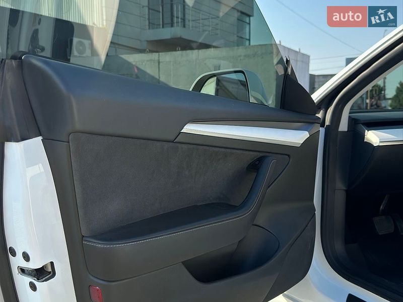 Седан Tesla Model 3 2022 в Чорноморську
