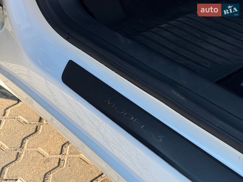 Седан Tesla Model 3 2022 в Чорноморську