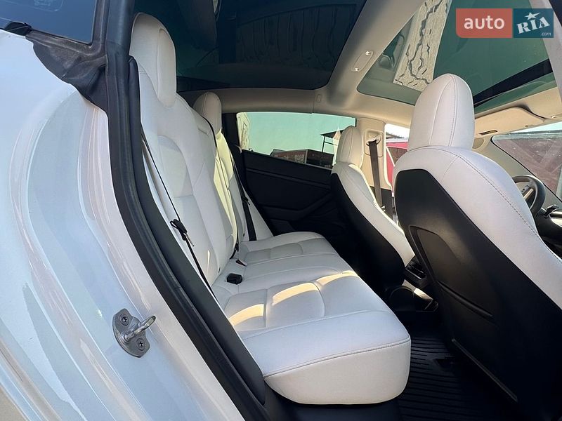 Седан Tesla Model 3 2022 в Чорноморську