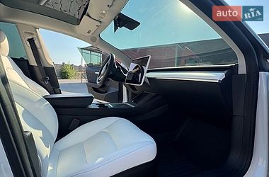 Седан Tesla Model 3 2022 в Чорноморську