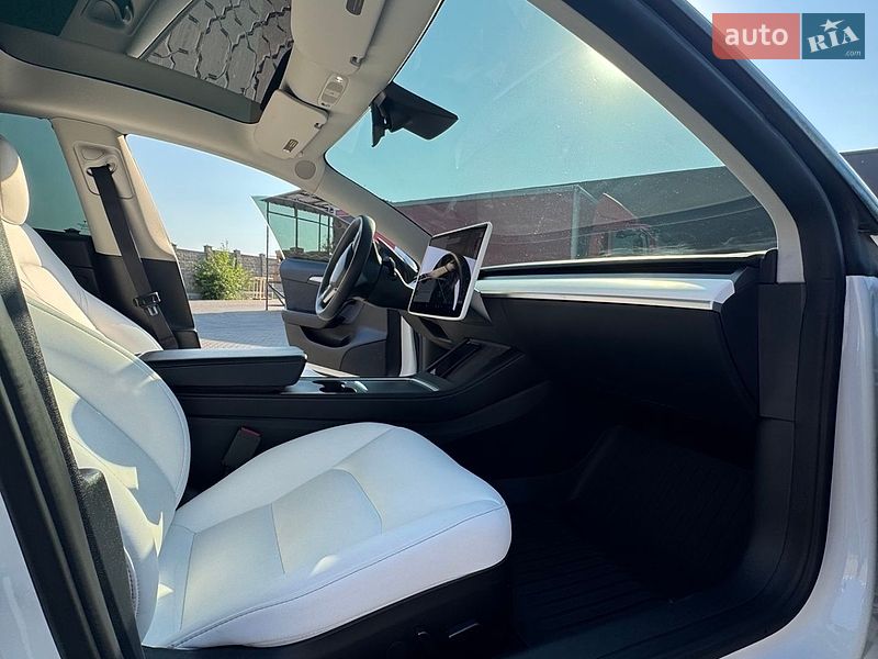 Седан Tesla Model 3 2022 в Чорноморську