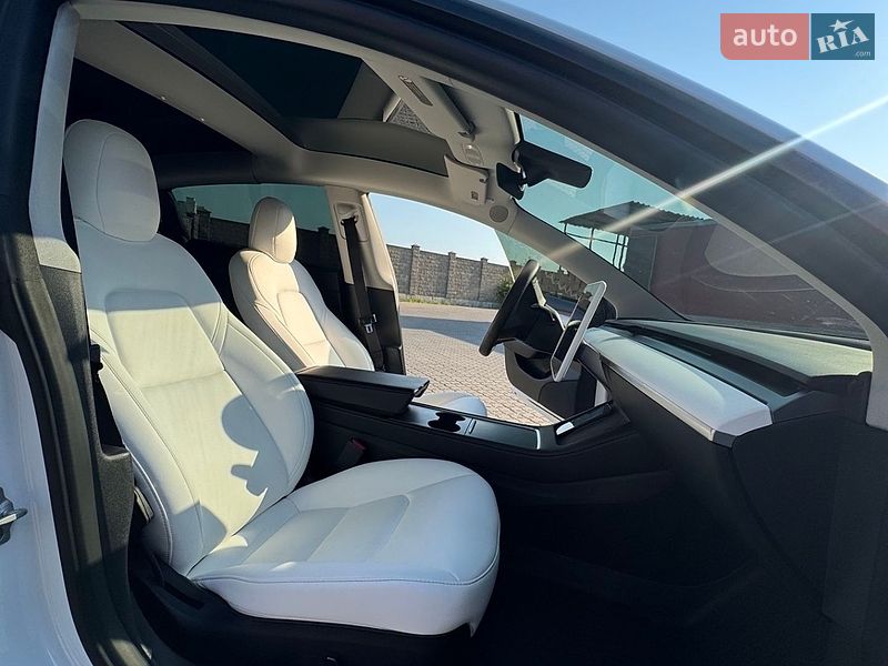 Седан Tesla Model 3 2022 в Чорноморську