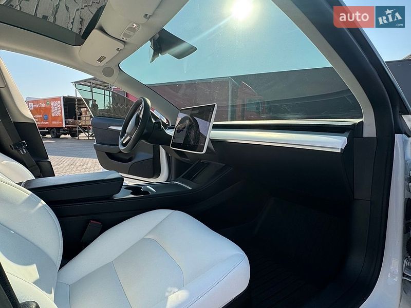 Седан Tesla Model 3 2022 в Чорноморську
