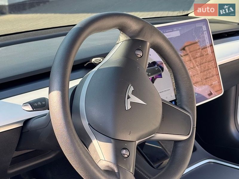 Седан Tesla Model 3 2022 в Чорноморську