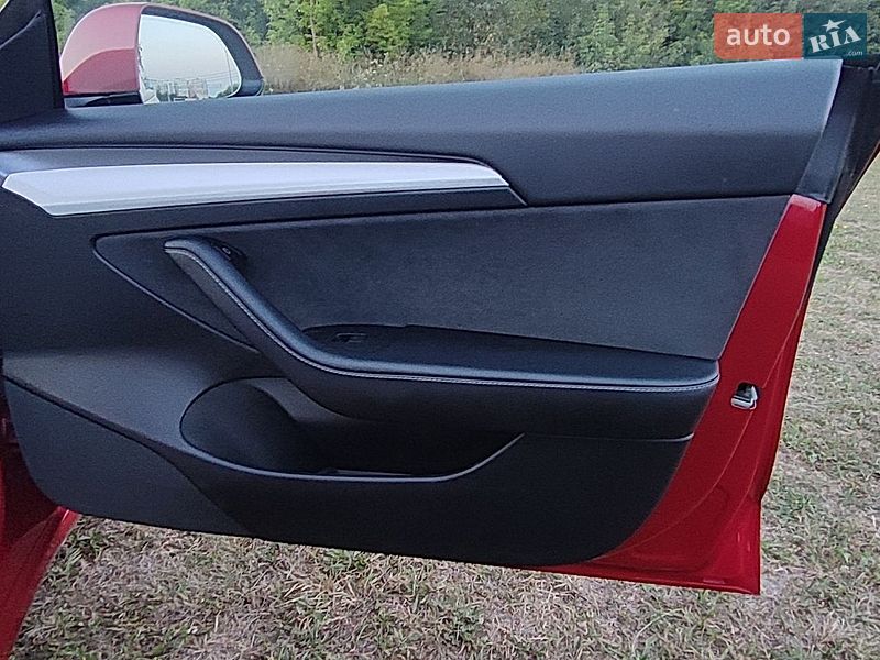Седан Tesla Model 3 2022 в Полтаві