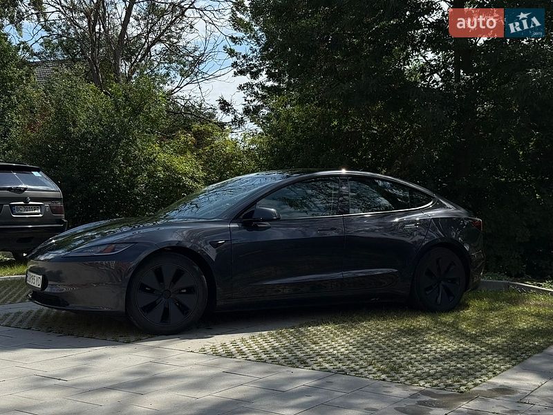 Седан Tesla Model 3 2025 в Самборе