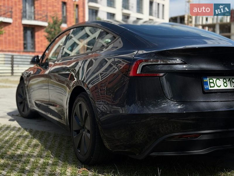 Седан Tesla Model 3 2025 в Самборе