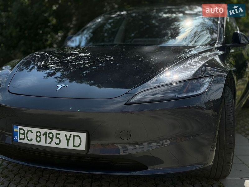 Седан Tesla Model 3 2025 в Самборе