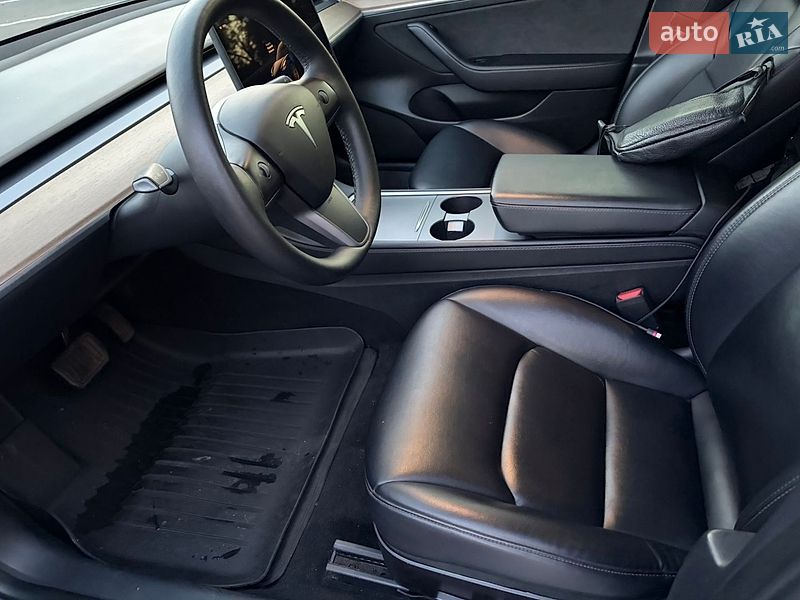Седан Tesla Model 3 2022 в Киеве