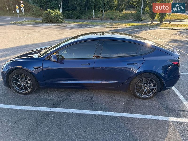 Седан Tesla Model 3 2022 в Киеве