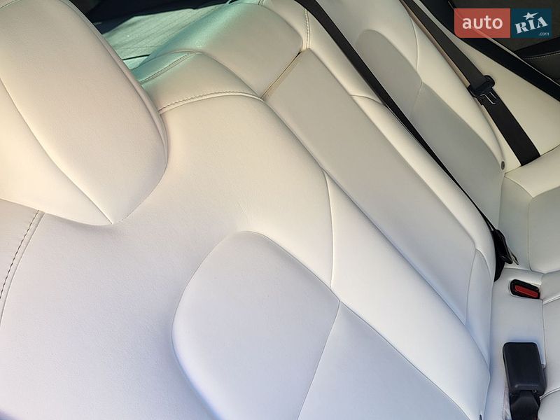 Седан Tesla Model 3 2022 в Чорноморську