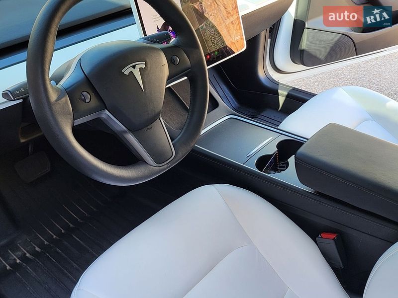 Седан Tesla Model 3 2022 в Чорноморську