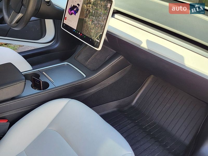 Седан Tesla Model 3 2022 в Чорноморську