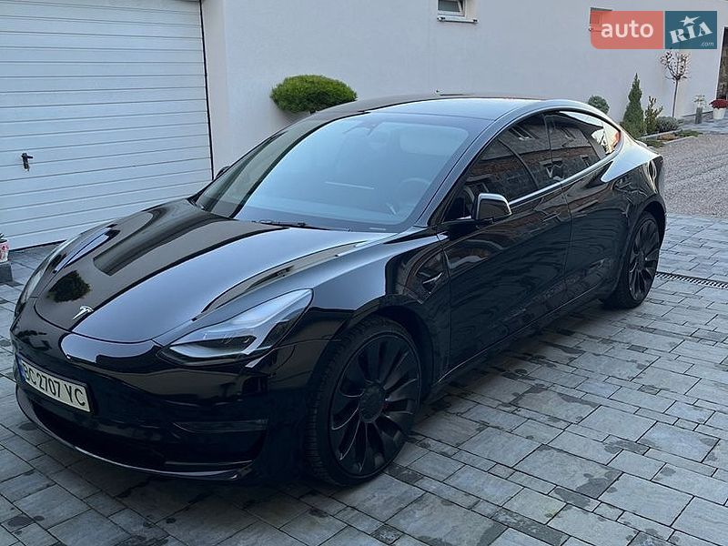 Седан Tesla Model 3 2023 в Львові