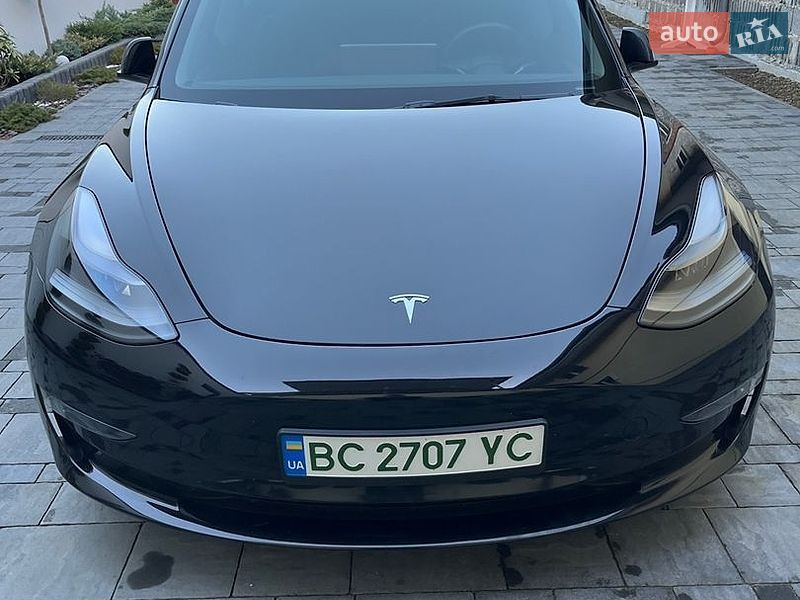 Седан Tesla Model 3 2023 в Львові