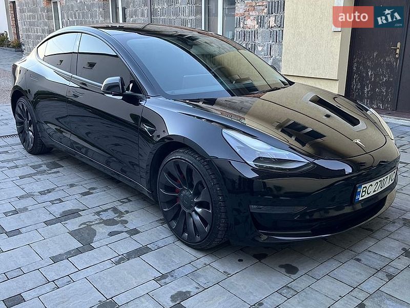 Седан Tesla Model 3 2023 в Львові