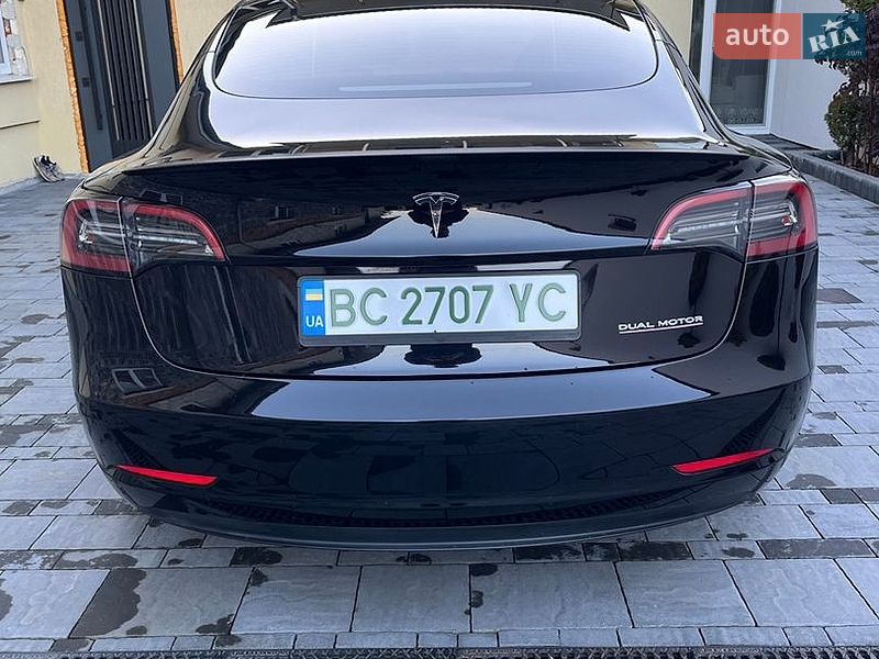 Седан Tesla Model 3 2023 в Львові