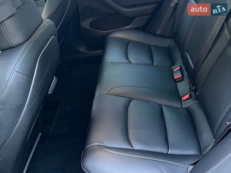 Седан Tesla Model 3 2023 в Львові