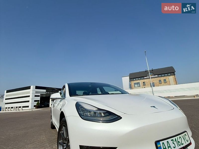 Седан Tesla Model 3 2019 в Киеве
