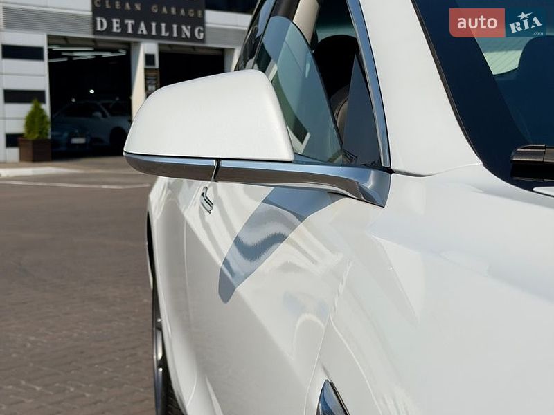 Седан Tesla Model 3 2019 в Киеве