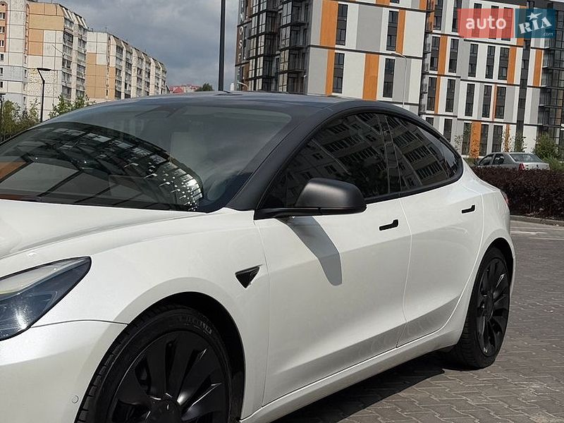 Седан Tesla Model 3 2021 в Києві