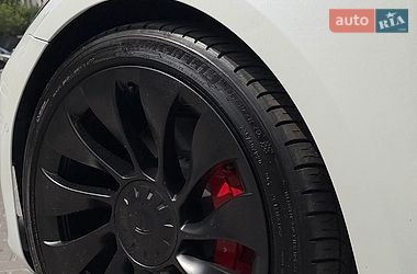 Седан Tesla Model 3 2021 в Києві