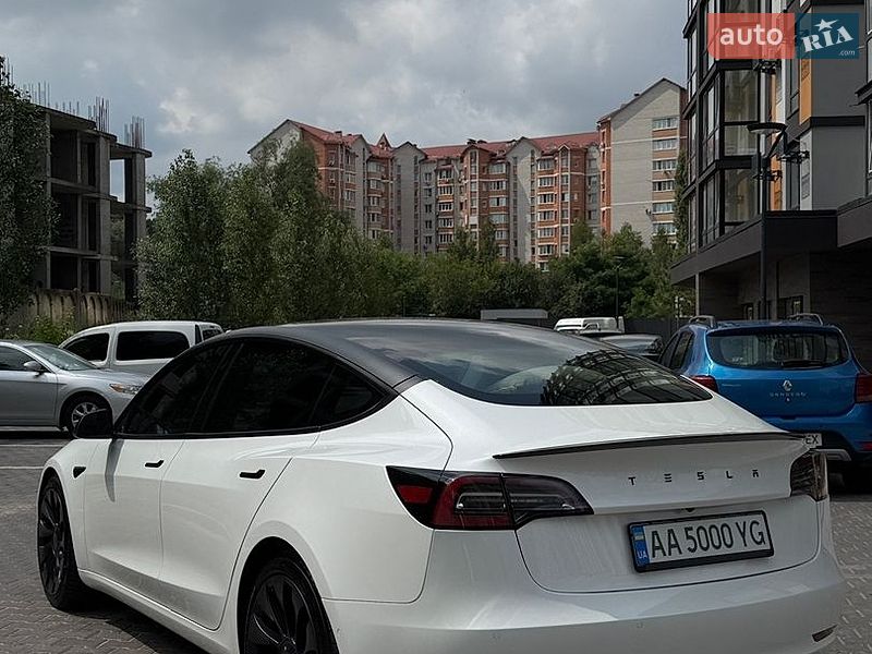 Седан Tesla Model 3 2021 в Києві
