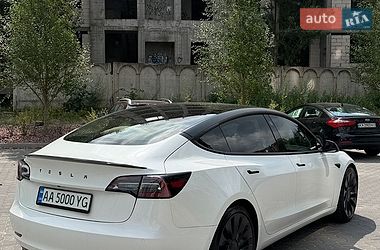 Седан Tesla Model 3 2021 в Киеве
