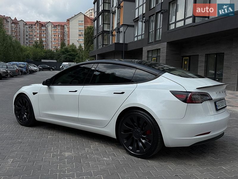 Седан Tesla Model 3 2021 в Києві